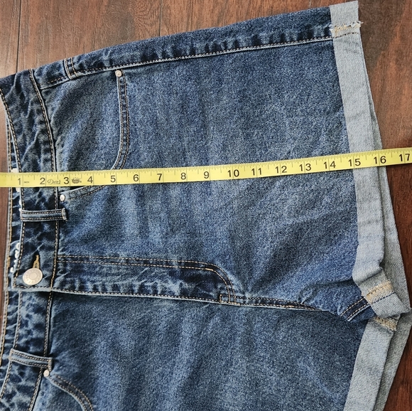 NWT Refuge Jeans Shorts MOM HIGH RISE - Picture 4 of 8